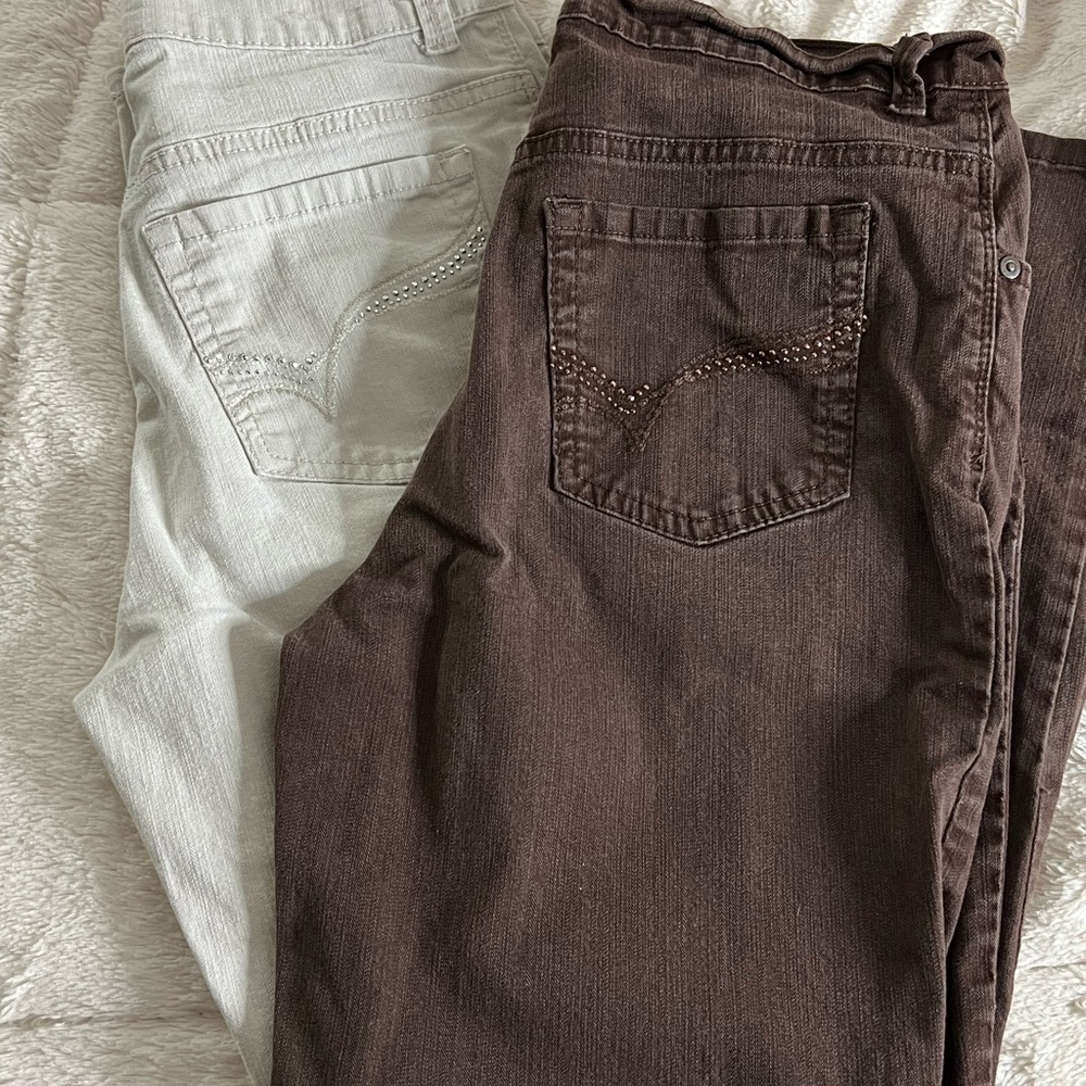 Women petite Gloria Vanderbilt Pants 2 pairs